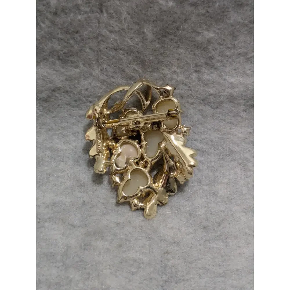 Vintage Brooch Pin Lot of 4 Victorian Tassle Maple Leaf Bear‎ Gold Silver Tone